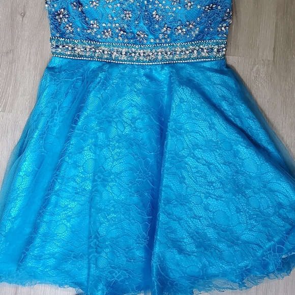 Dress - Picture 3 of 8